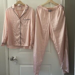 Women's Victoria’s Secret Pink Satin Pajama Set